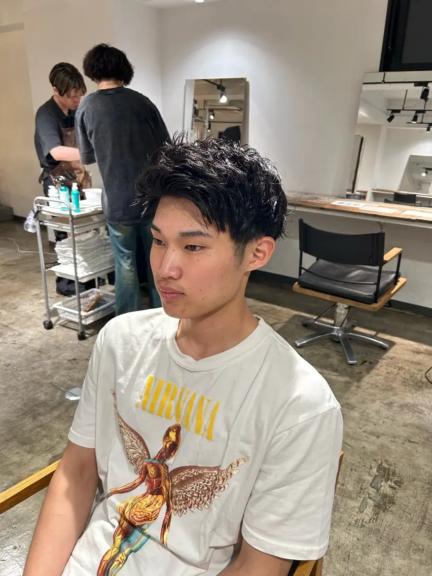 ショート メンズ センターパート ダウンパーマ カルマパーマ メンズ韓国風 マッシュ 名駅/フェザーパーマ 曲がる縮毛矯正/森岡のヘアスタイル