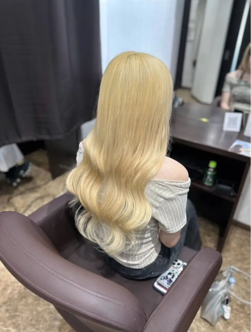 カラー ブリーチ TOMOMI /フロレゾンのヘアスタイル