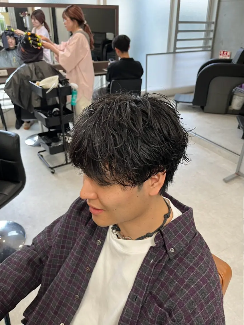 パーマ メンズ メンズブリーチ フェードカット メンズハイライト メンズインナーカラー メンズ韓国風 カット パーマ メンズ特化✨️ 韓国風パーマ🔥一八のヘアスタイル