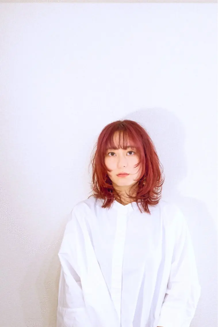 ミディアム カラー ブリーチ レイヤーカット カット ヘアカラー トリートメント 安藤悠里/ハイトーン /デザインカラーのヘアスタイル