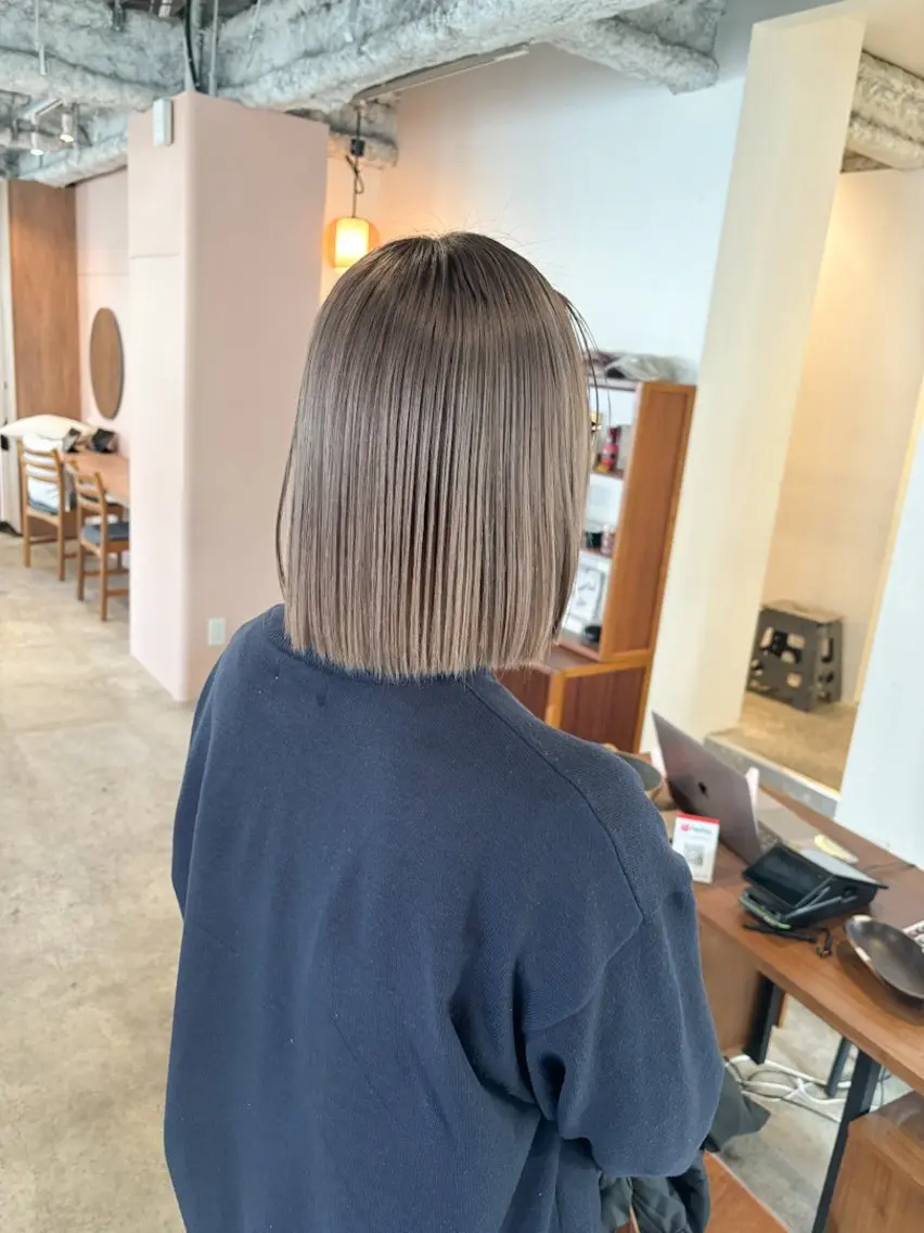 ミディアム カラー グレージュ ボブ カット ヘアカラー Takuma Suzuki中目黒のヘアスタイル