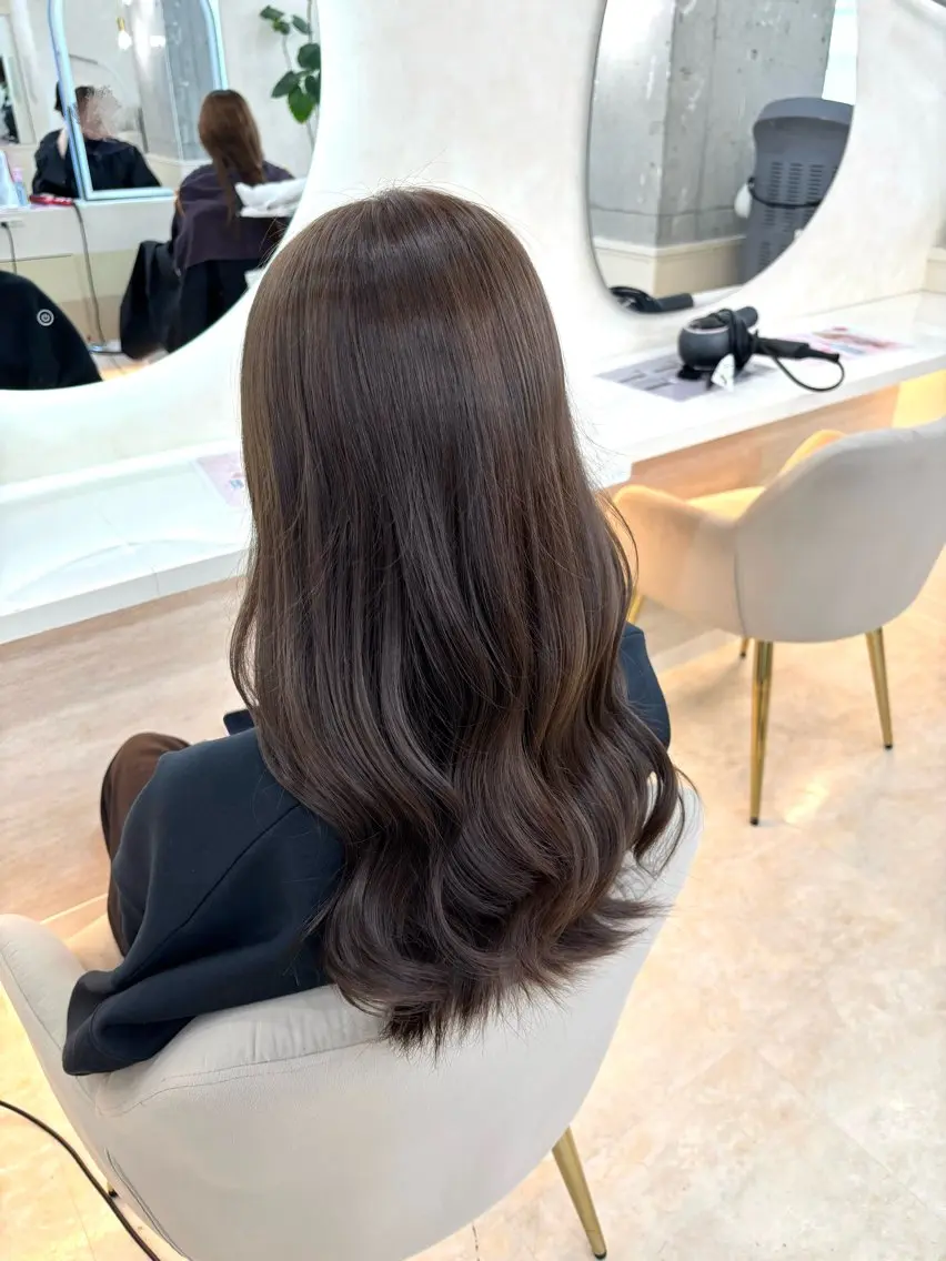 セミロング ヘアカラー トリートメント 若月 七海のヘアスタイル