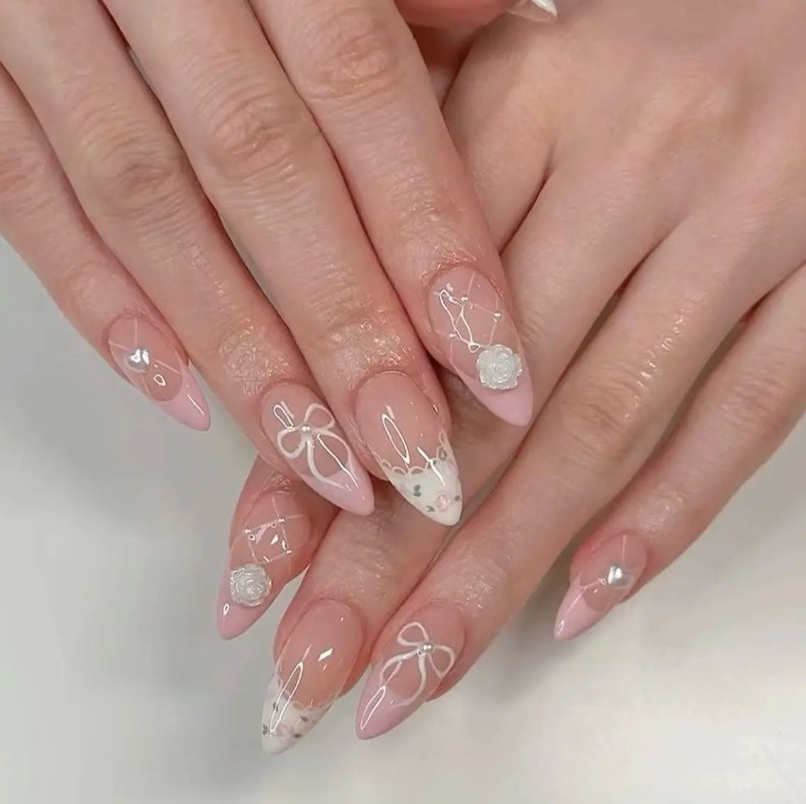 ネイル フラワーネイル フレンチネイル ジェルネイル ガラスフレンチ ハート ハンドネイル BabyYouMi nailのネイルデザイン