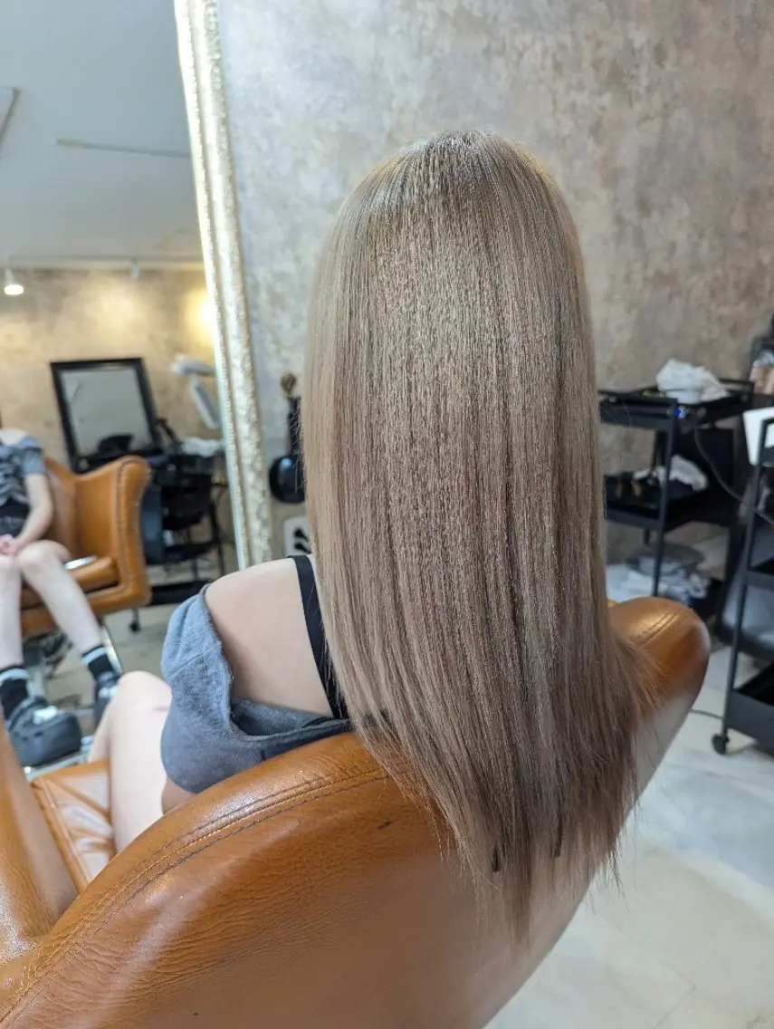 セミロング カラー ベージュカラー ダブルカラー ミルクティーベージュ ヘアカラー Wakita Masakiのヘアスタイル