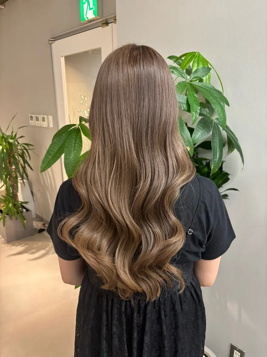 ロング ヘアカラー asterisk 優羽のヘアスタイル