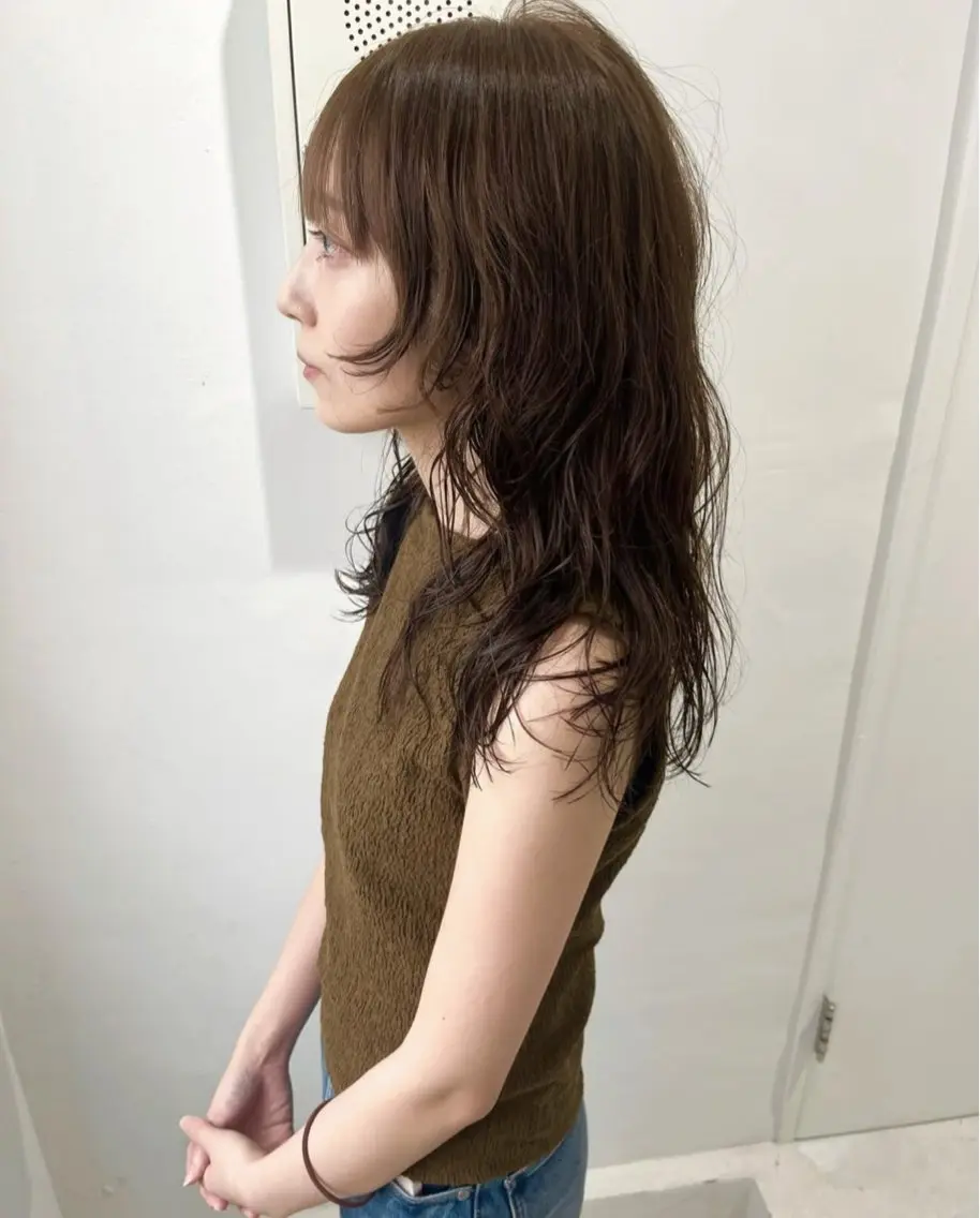 セミロング セミロングパーマ レイヤーカット 似合わせカット Muミュー/ブリーチ ハイトーン　Wカラーのヘアスタイル