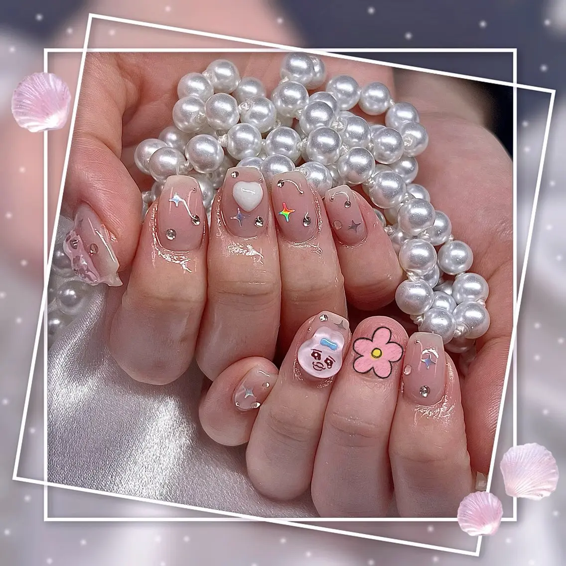 ネイル フレンチネイル グラデーション キラキラネイル 韓国ネイル マグネットネイル ハンドネイル ハンドケア Chill Nailsalonのネイルデザイン