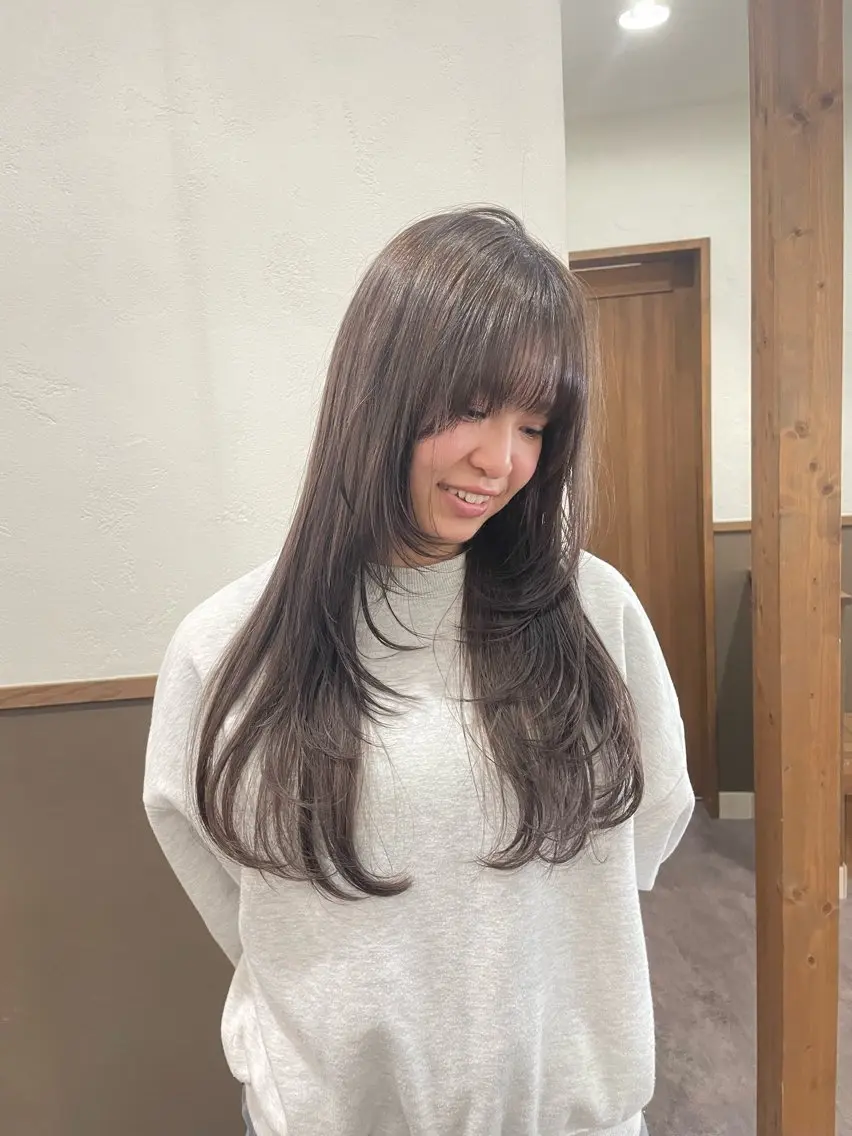 ロング カラー カット moe🥣ﾚｲﾔｰ ｶｯﾄ/透明感ｶﾗｰのヘアスタイル