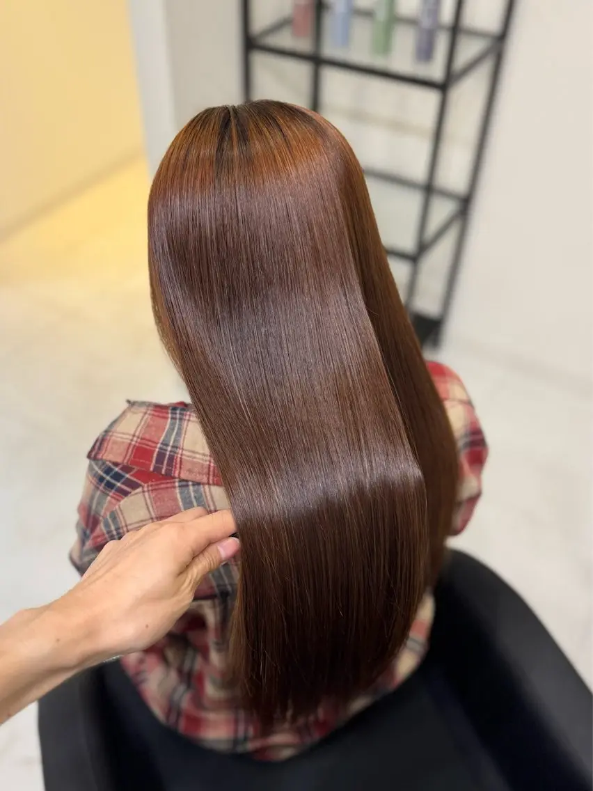 ロング カラー パーマ ヘアアレンジ メンズ キッズ メンズ韓国風 黒髪 ブルーカラー ブルーブラック ブラウンカラー 髪質改善Ⅰ透明感 艶カラーⅠたつやのヘアスタイル