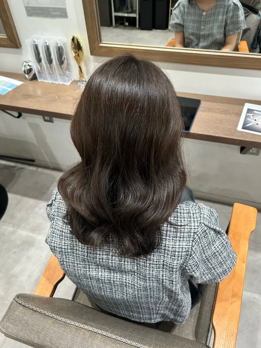 ミディアム カラー グレージュ 名駅🎀*॰ॱ透明感 カラー かほのヘアスタイル