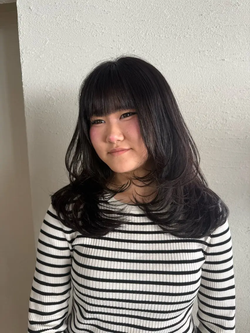 セミロング カット 山内 都弥のヘアスタイル
