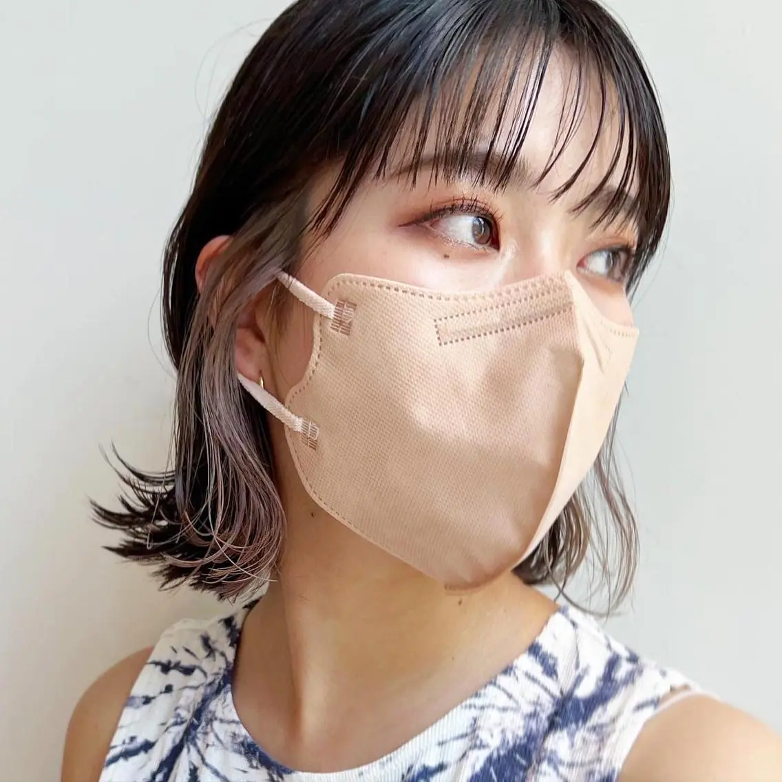 ミディアム カラー ベージュカラー 透明感カラー イヤリングカラー グレージュ ボブ ヘアカラー トリートメント レイヤー専門家 ダブルカラー修のヘアスタイル