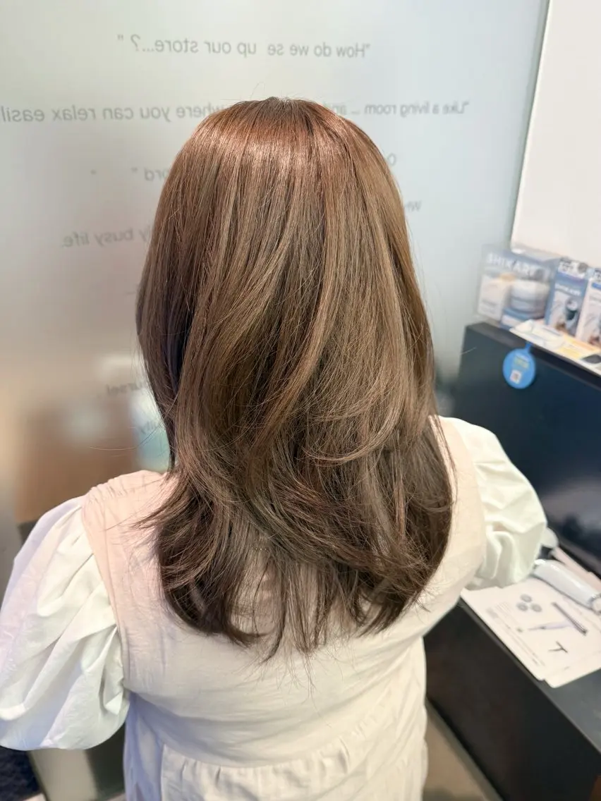 セミロング アッシュ ヘアカラー 山口 詩織のヘアスタイル