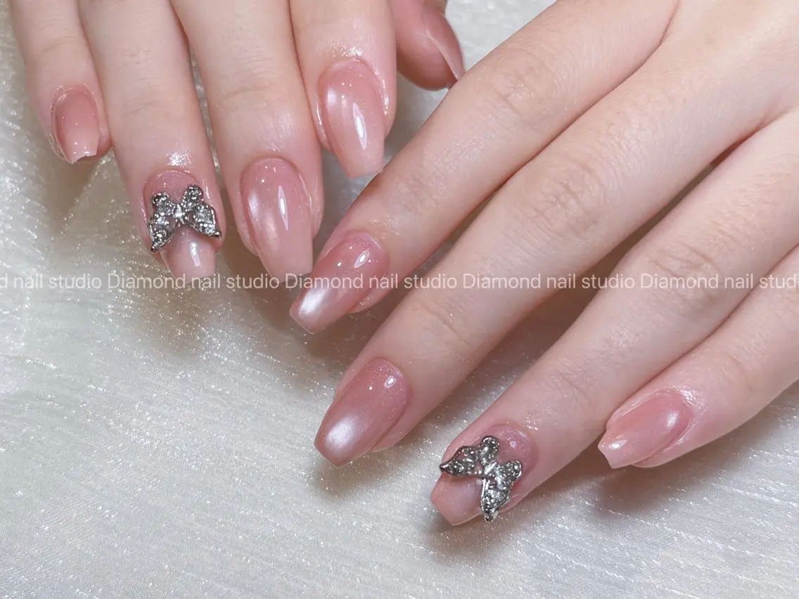 ネイル アートネイル オーロラネイル フラッシュネイル ガーリー キラキラネイル ハンドネイル Una NAILMANAMIのネイルデザイン