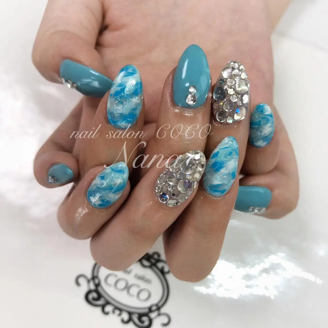 セミロング カラー パーマ ヘアアレンジ メンズ キッズ ネイル マツエク・マツパ ストーンネイル nail Berunaのネイルデザイン