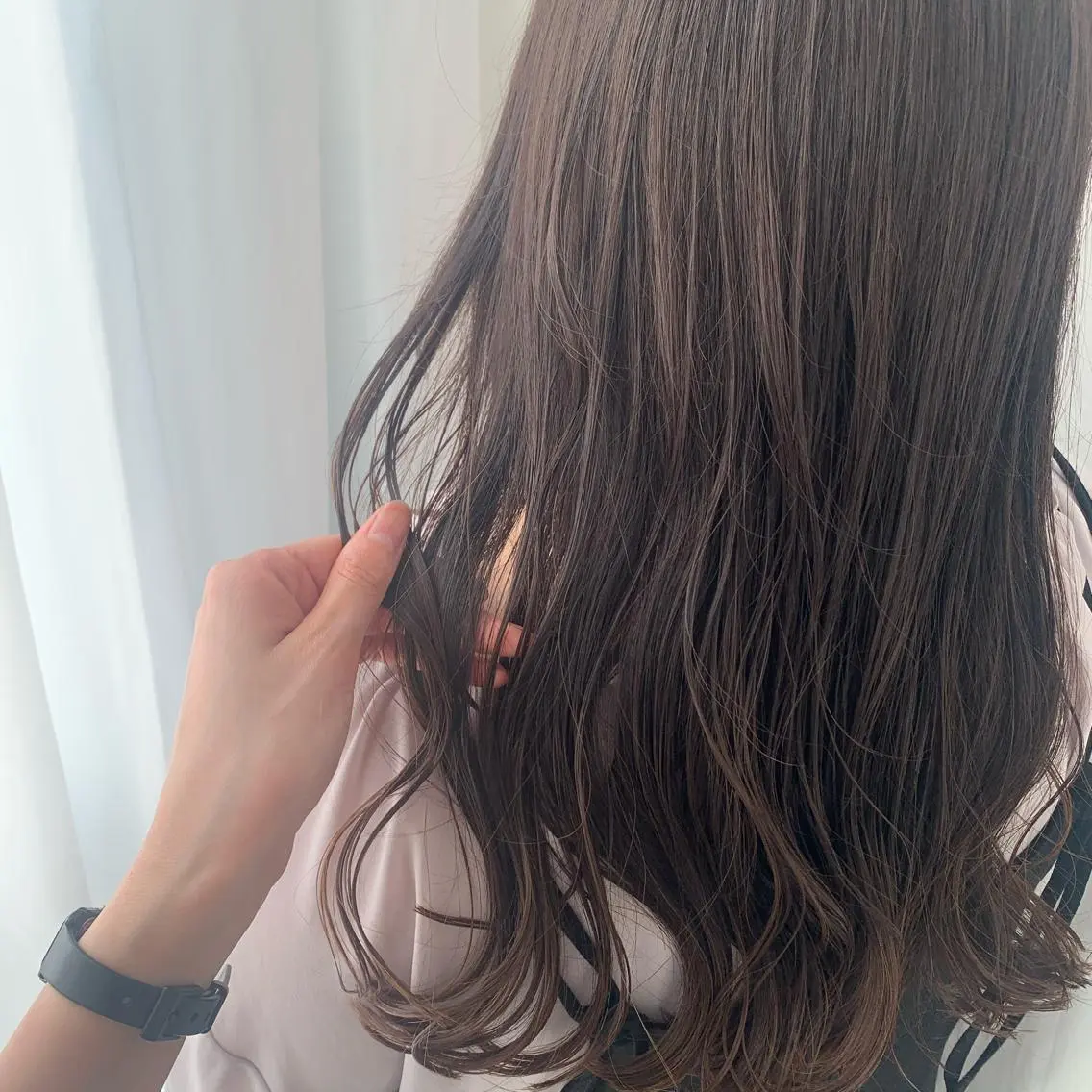 ロング カラー 梅本 有希のヘアスタイル