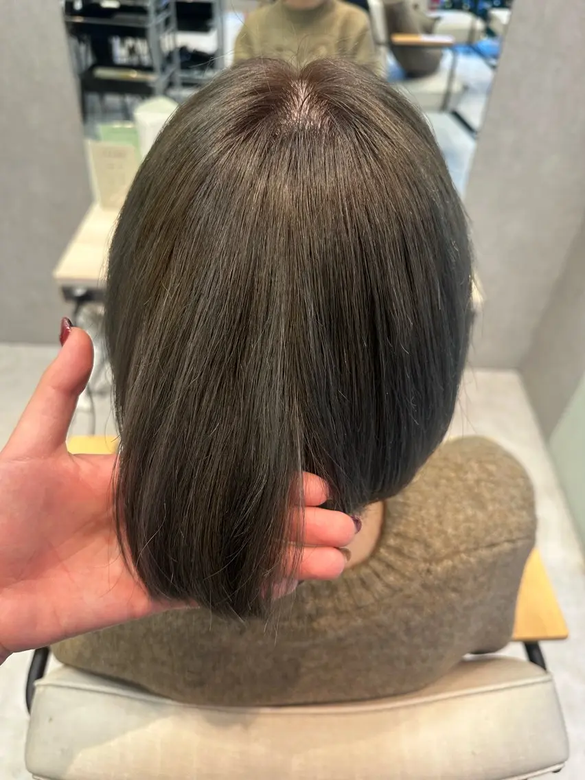 カラー ブリーチ 透明感カラー オリーブカラー こくぶん ひよりのヘアスタイル