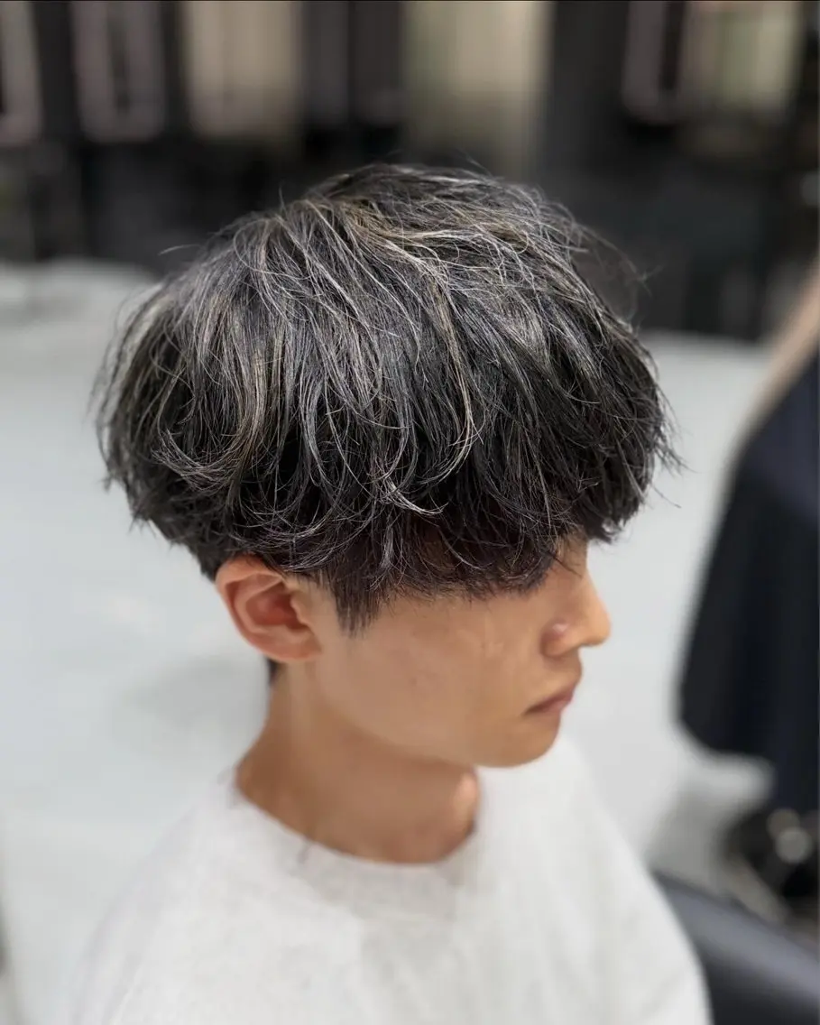 カラー メンズ メンズハイライト メンズメッシュ ブロンド ハイライトカラー メッシュ 渋谷ブリーチカラー/ デザインカラー/優希のヘアスタイル