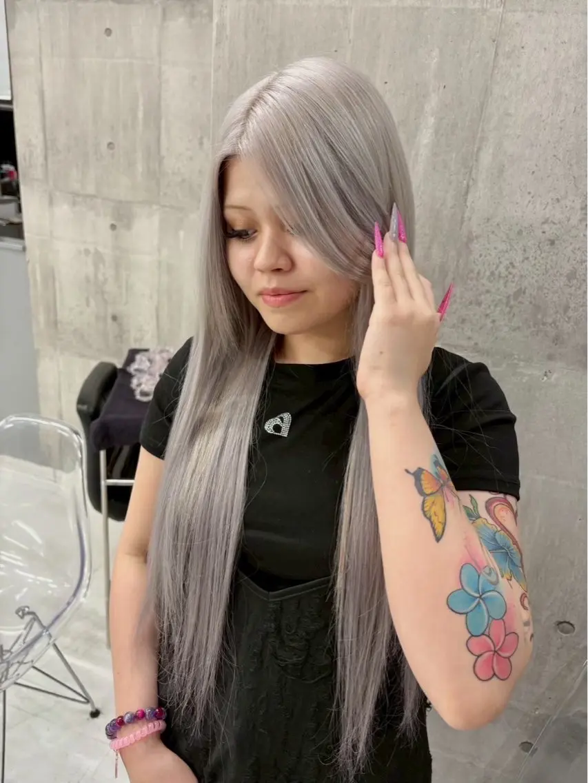 カラー 巻き髪✖️ハイトーン 🖤LANA🖤のヘアスタイル