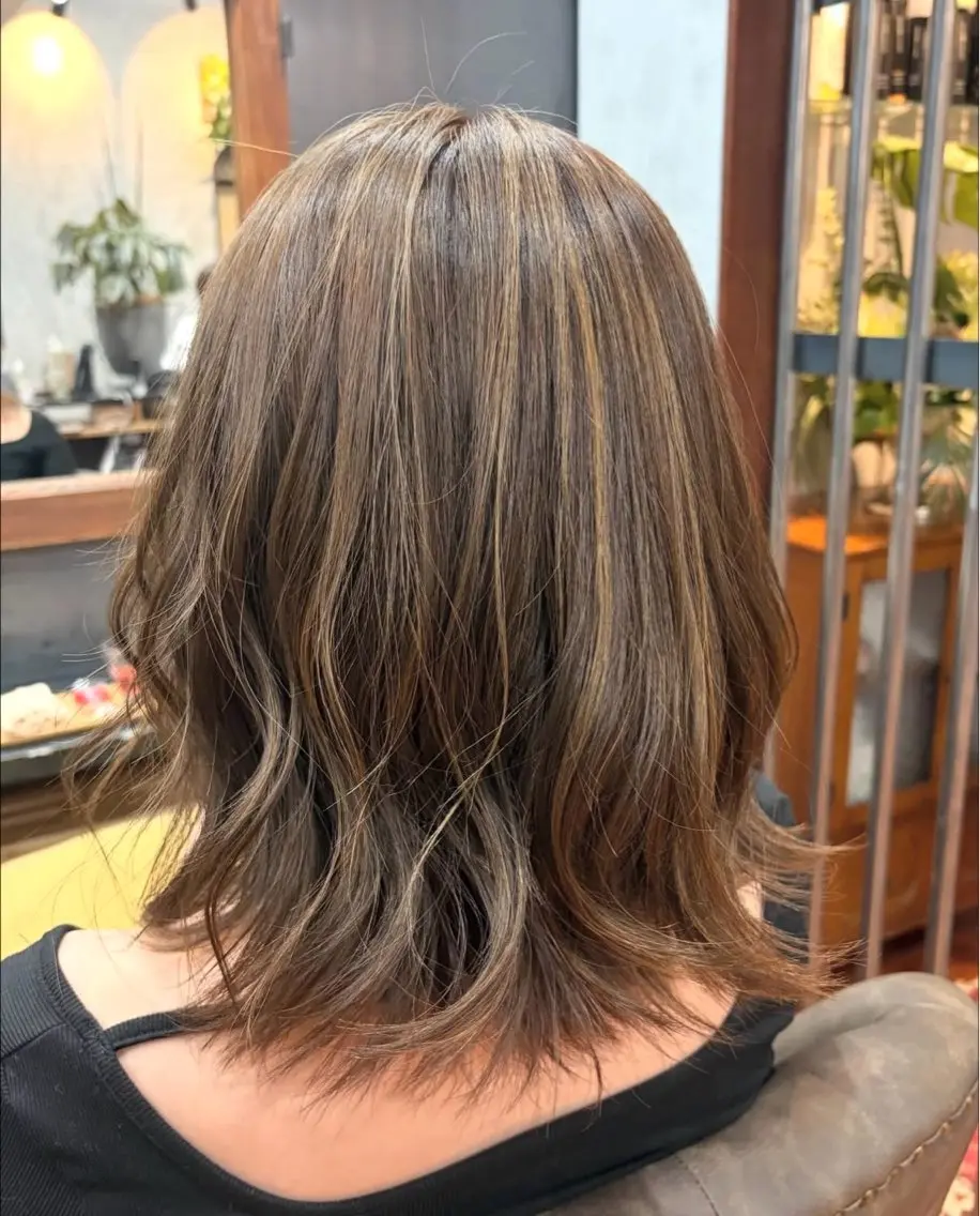 ミディアム カラー ヘアアレンジ ハイライトカラー ハイライト 烏山 達也のヘアスタイル