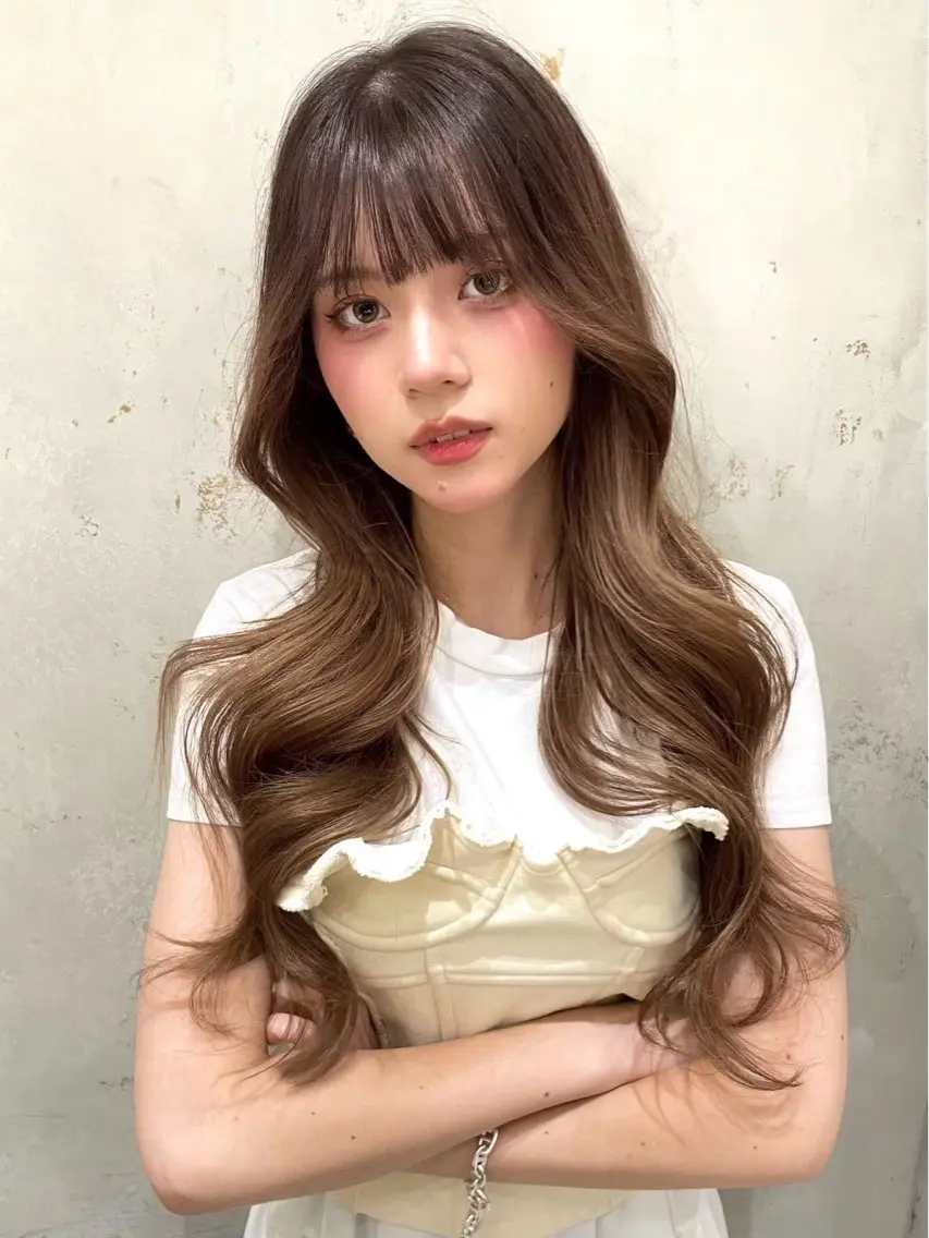 ロング カラー ベージュカラー ブリーチ 透明感カラー グレージュ ハイトーンカラー ヘアカラー 佐渡優 365連勤する美容師のヘアスタイル