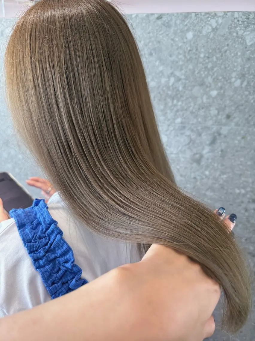 セミロング カラー トリートメント カット ヘアカラー トリートメント 山下 千明のヘアスタイル