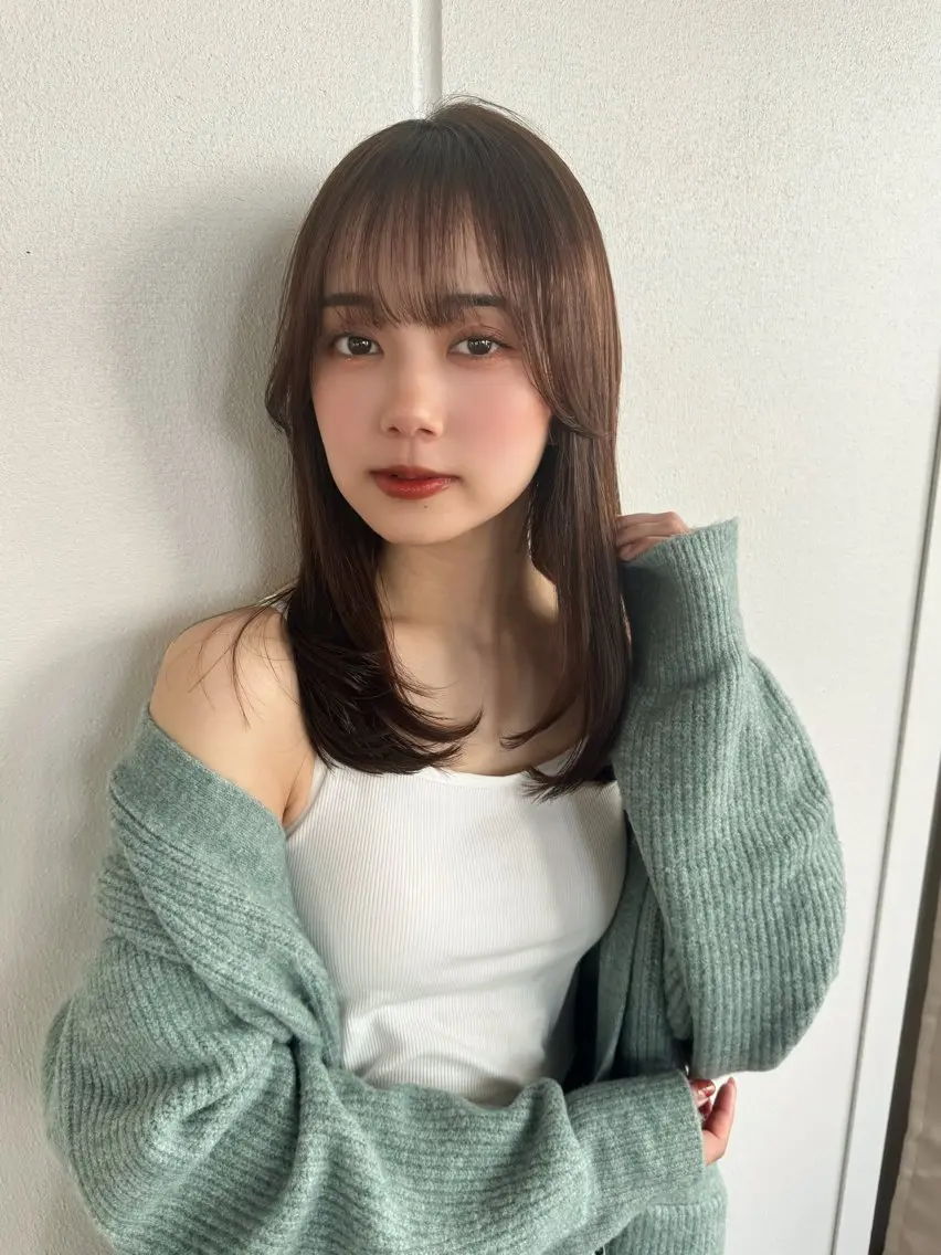 セミロング ヘアカラー 顔まわりレイヤー 透明感カラー🩵🩵のヘアスタイル