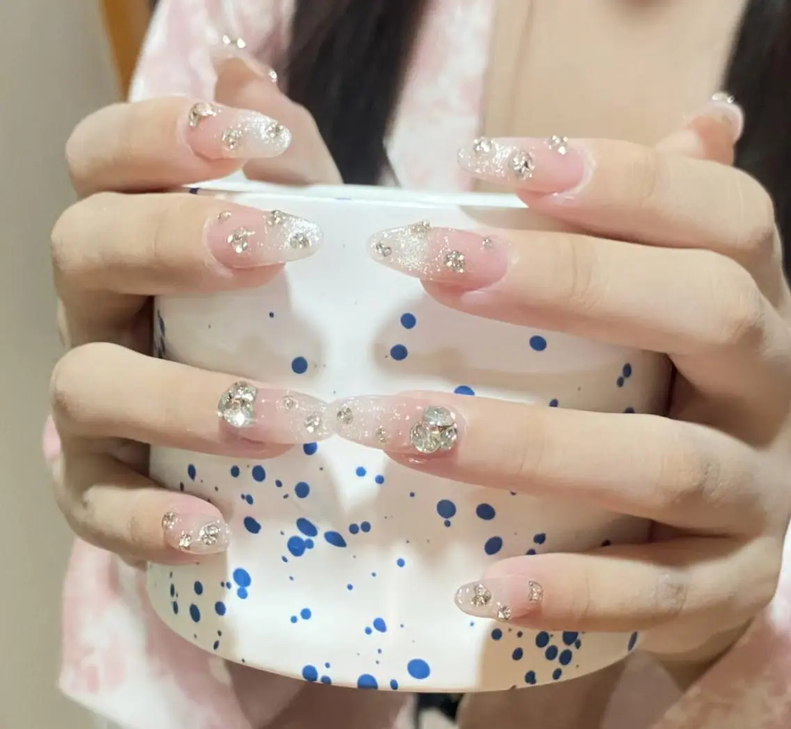 ネイル アートネイル 長さ出し ネイルチップ Queens みなみのネイルデザイン