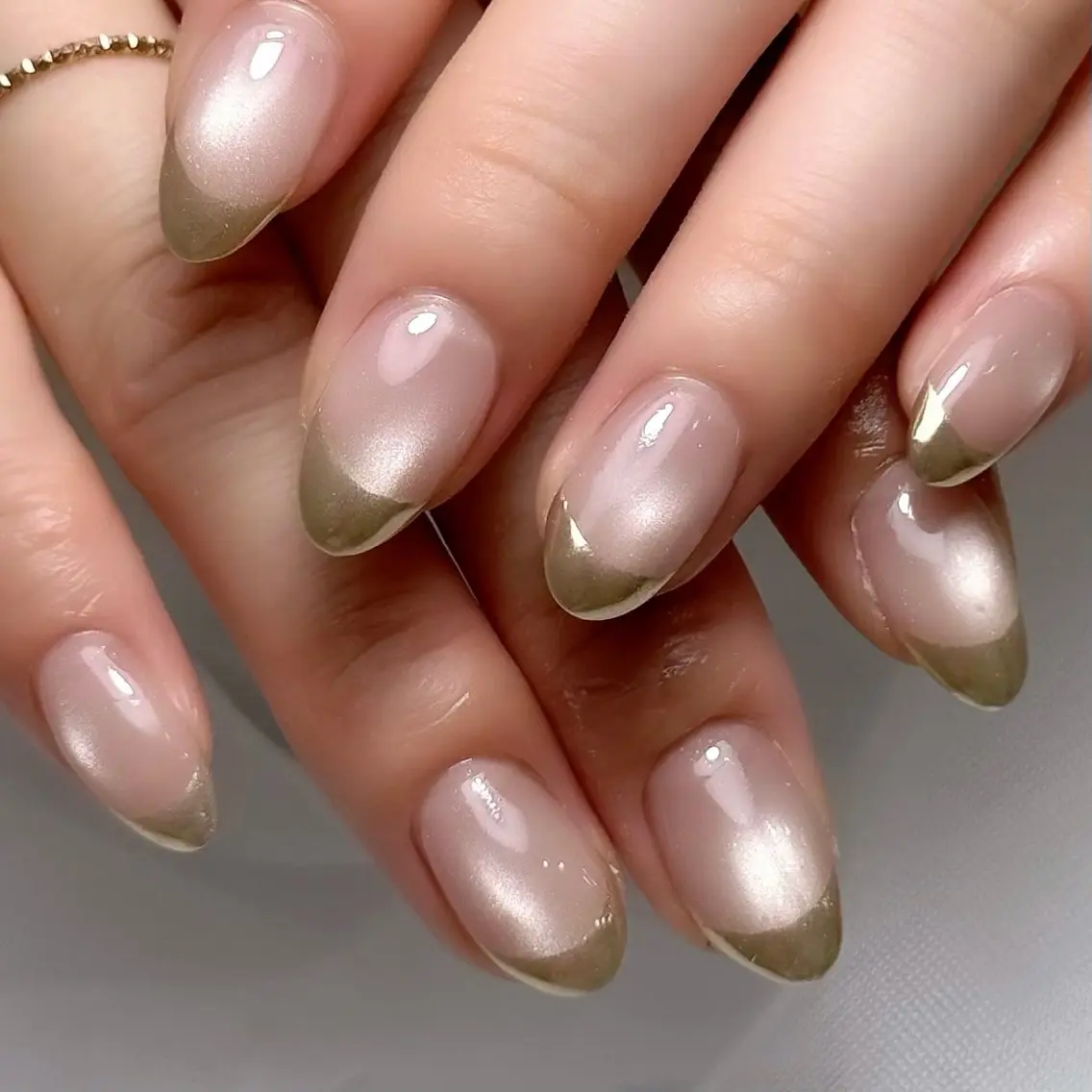ネイル ミラーネイル SAORI🎀 マグネット特化サロンのネイルデザイン