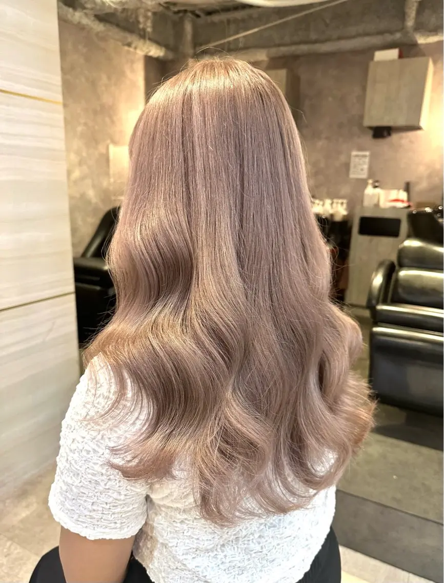 ロング カラー パーマ ヘアアレンジ メンズ カット ヘアカラー トリートメント 🌱巴結生🌿グレー ジュ☁️ミルクティーのヘアスタイル