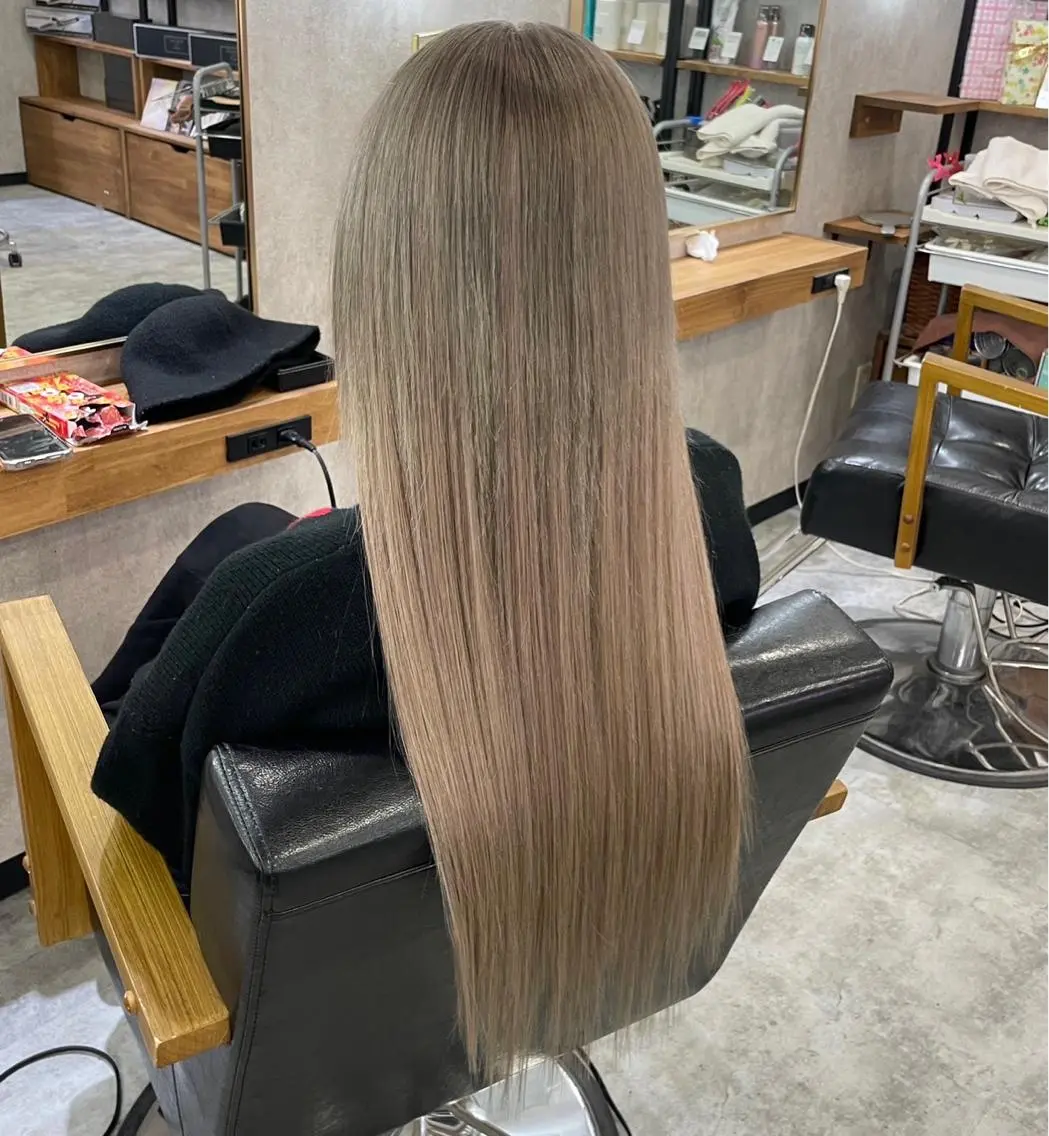 ロング 羽エクステ/ ハイトーンのヘアスタイル