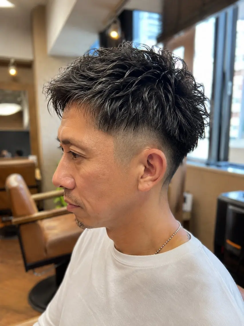 ショート メンズ アップバング フェードカット メンズショート ショートヘア 艶髪/髪質改善/ レイヤー/鈴木慎一のヘアスタイル