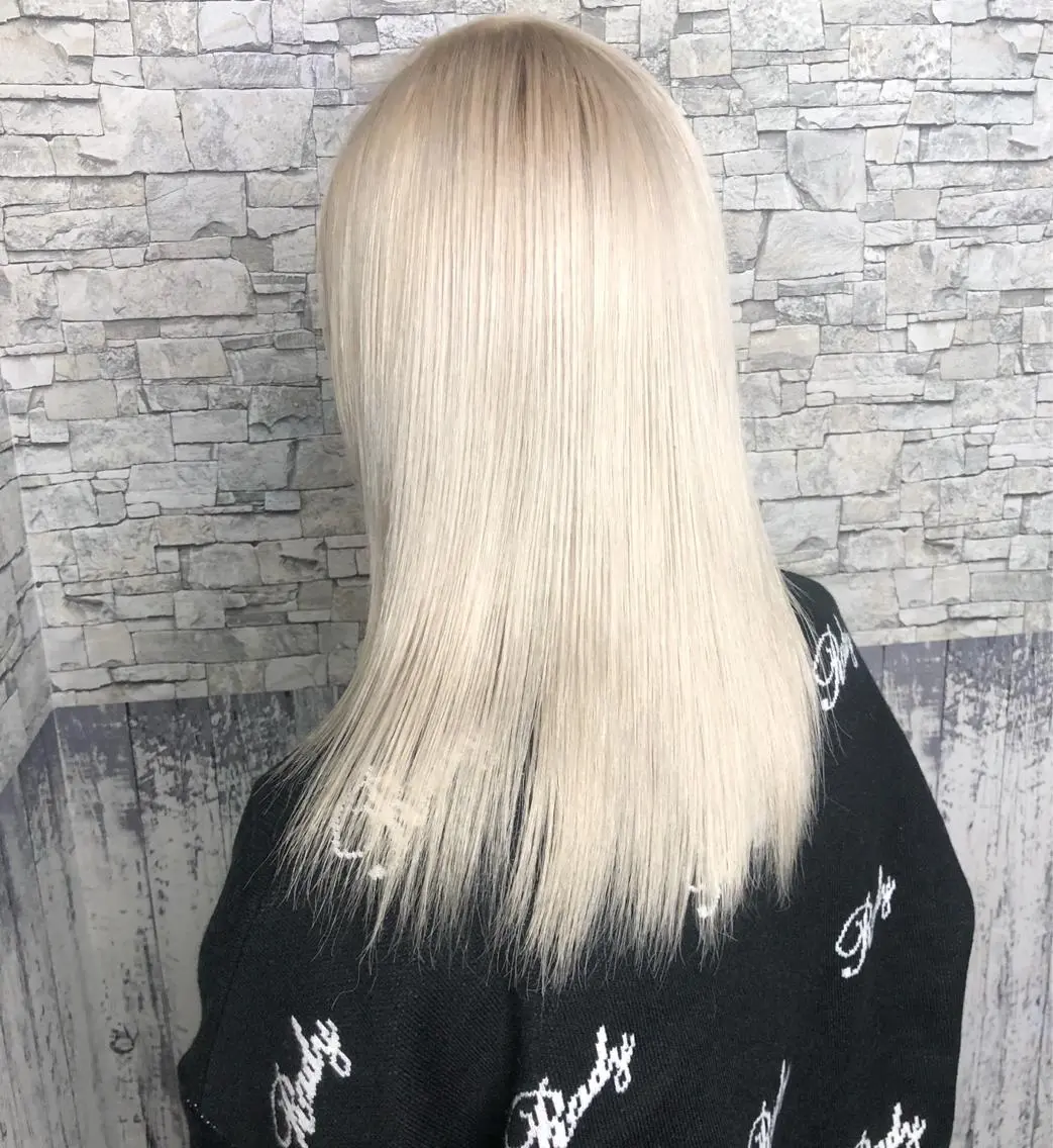 セミロング 🪄🫧ハイトーン/ 乙津茜🐰L'wisのヘアスタイル