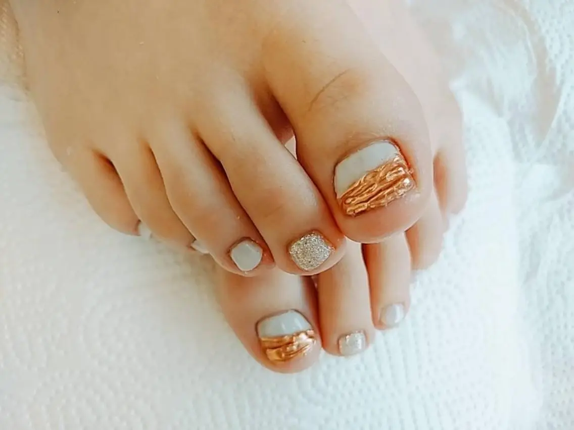ネイル フットネイル ミラーネイル フットネイル プライベートサロン Rosy Lilyのネイルデザイン