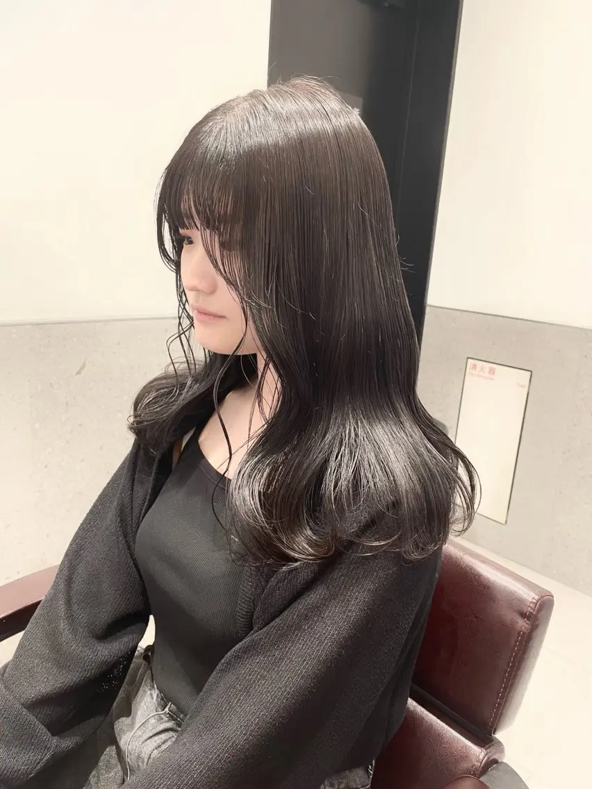 ミディアム カラー ヘアアレンジ アッシュ アッシュブラウン ブリーチ ブラウンカラー ダークグレー ヘアカラー トリートメント ヘアセット 憧れの艶ハイトーンへ 🌙サイダサキのヘアスタイル