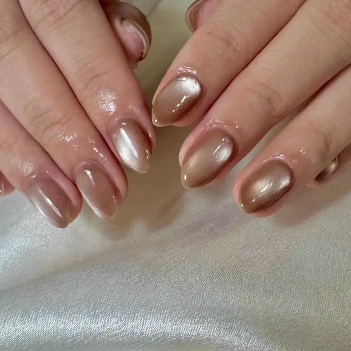ネイル アニマル柄 オーロラネイル ブラウン フットネイル フレンチネイル ハンドネイル mogunail &blowのネイルデザイン