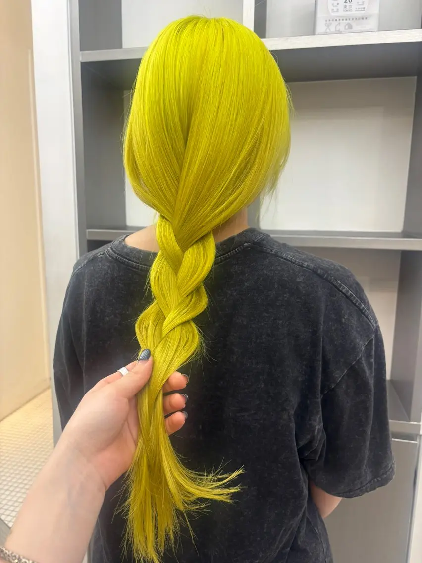 セミロング カラー ヘアアレンジ イエローカラー ヘアカラー トリートメント 🎨ハイトーン/ 切りっぱなし みつきのヘアスタイル