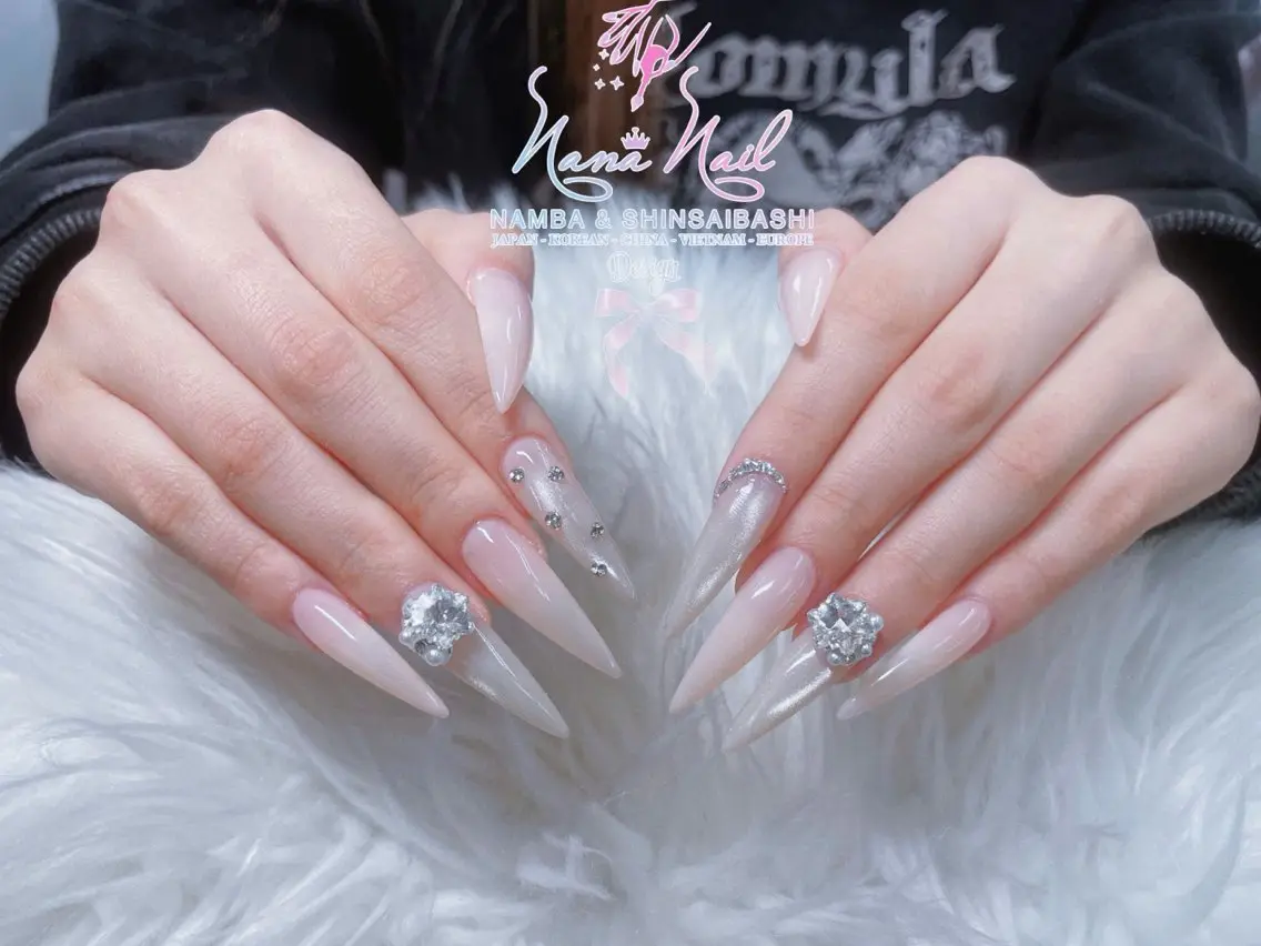 セミロング 韓国風ヘア クリスマス ハンドネイル Linanail Nambaのマツエク・マツパデザイン