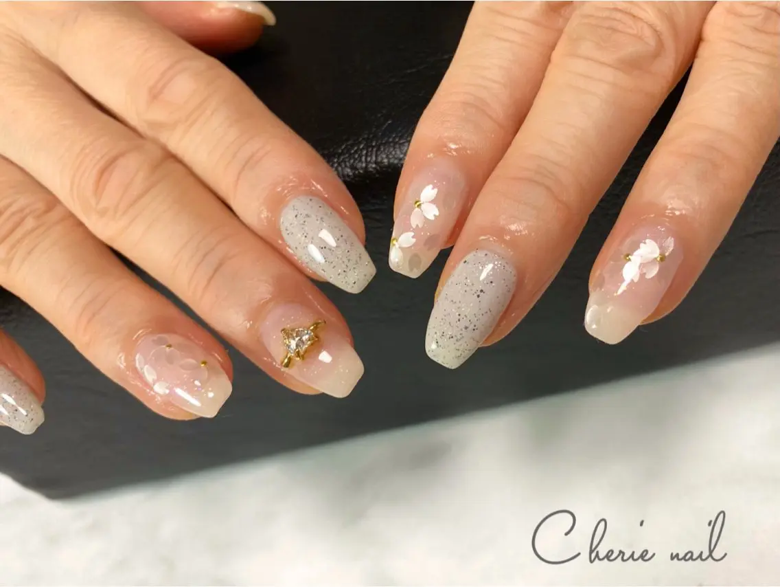 ネイル 桜ネイル ジェルネイル ラメ(グリッター) 春ネイル ハンドネイル Cherienail yunaのネイルデザイン