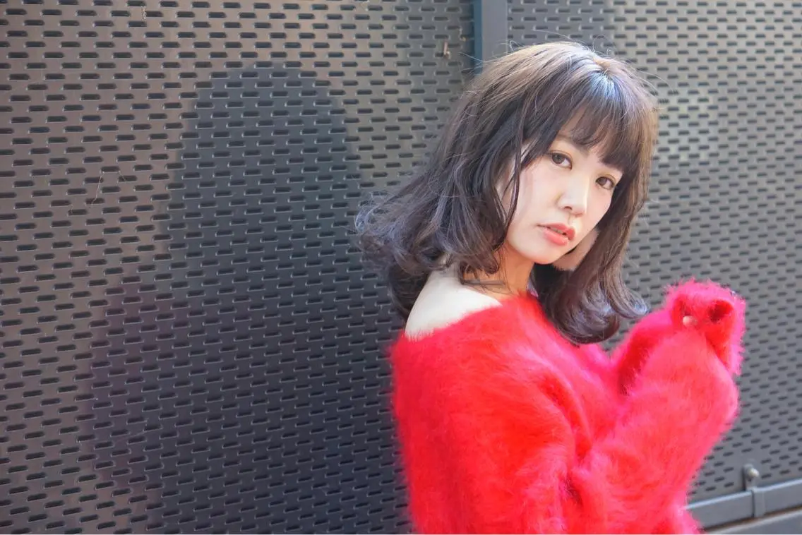 ミディアム セミロング カラー パーマ アッシュ 透明感カラー ダークアッシュ バイオレットカラー 髪質改善、エクステ 山口卓哉のヘアスタイル