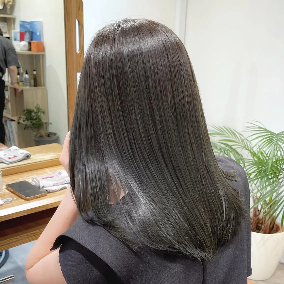 ミディアム カラー ショートボブ ミディアムパーマ アクアカラー アッシュ アッシュグレー navile原宿 yumaのヘアスタイル