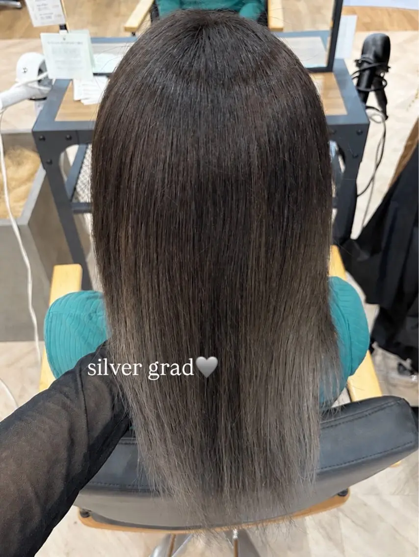 ヘアカラー 入里 彩心のヘアスタイル
