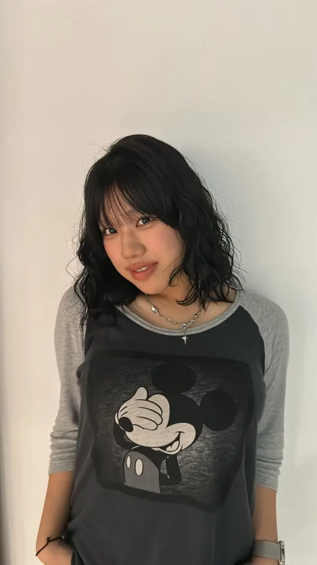 ミディアム ミディアムパーマ 顔周りレイヤー /kokoro🦮のヘアスタイル
