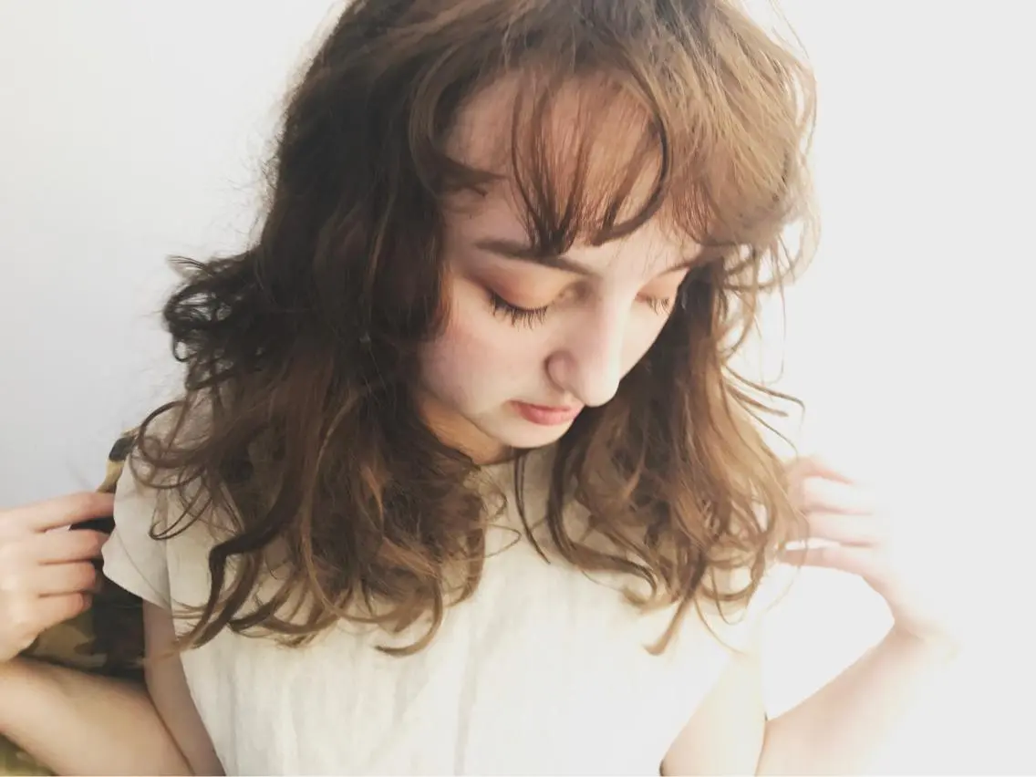 カラー 💓パーマ，💗 レイヤーカットのヘアスタイル