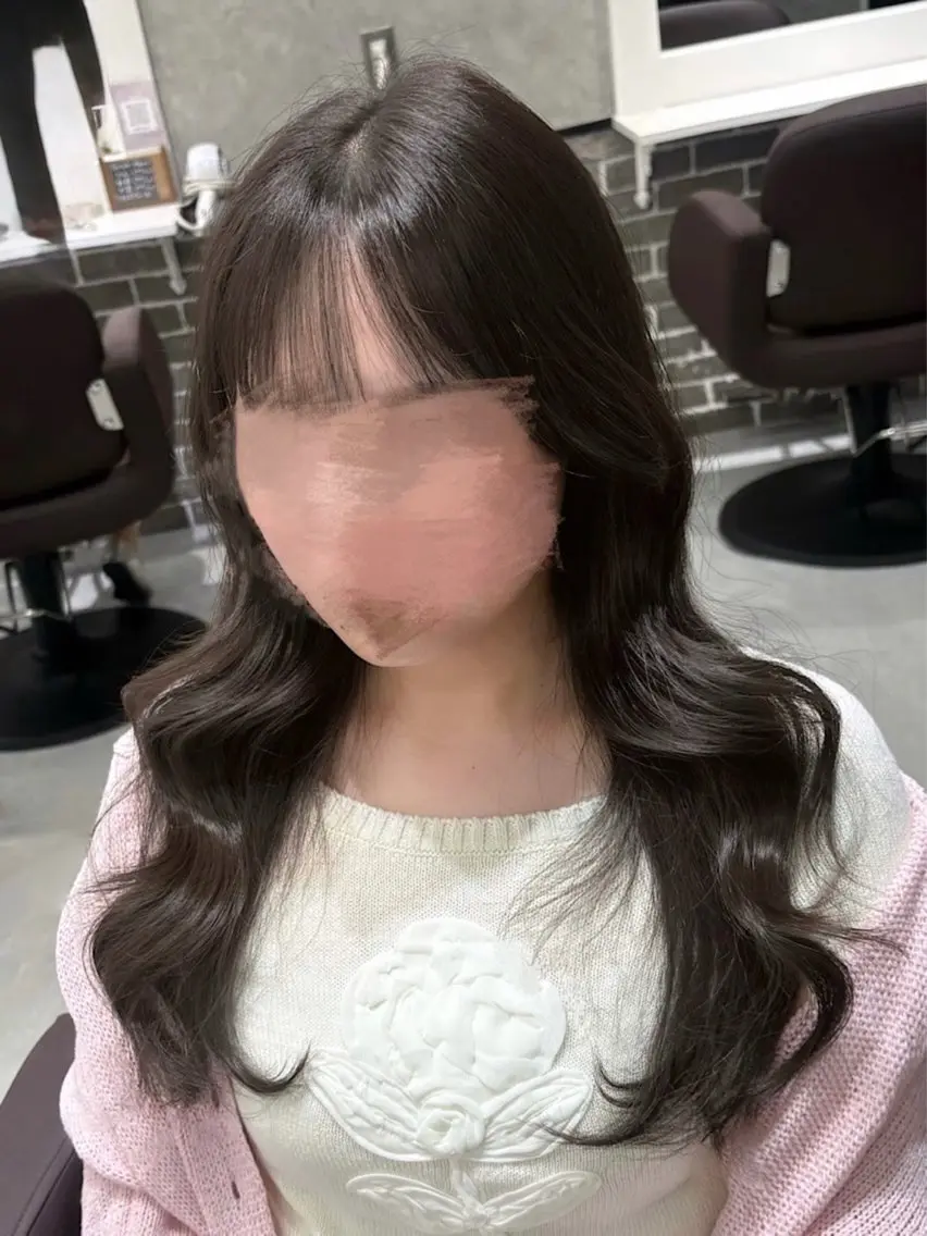 セミロング カット ヘアカラー 縮毛矯正 トリートメント あい❤︎ /髪質改善/韓国巻きのヘアスタイル