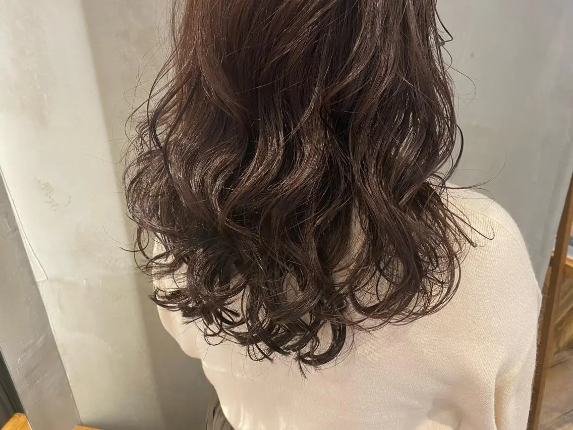 ミディアム カラー パーマ ヘアアレンジ ブラウンカラー ピンクカラー ピンクブラウン 新宿/顔周りカット +レイヤー＝しずく♩のヘアスタイル