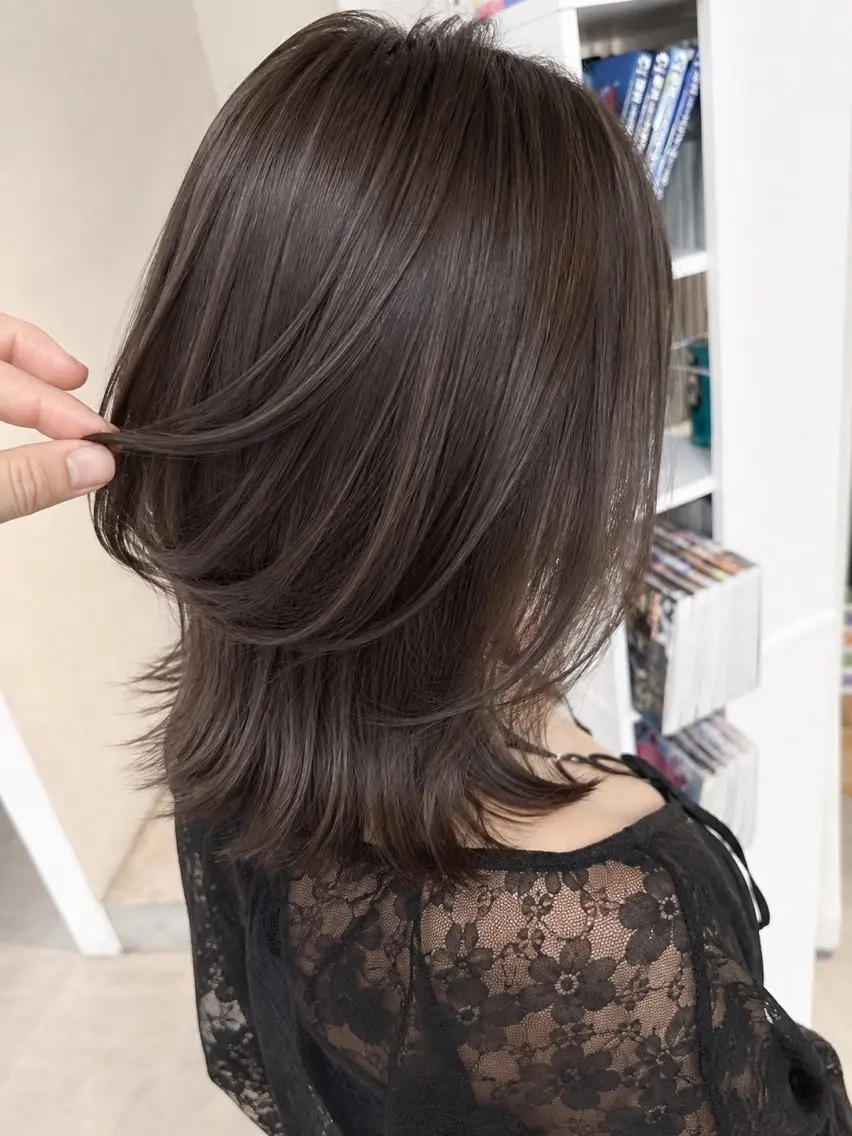 ミディアム カラー ブラウンカラー ショコラブラウン レイヤーカット 外ハネヘア ウルフカット カット ヘアカラー トリートメント 【デザインカラー】 南堀江　宇都宮のヘアスタイル