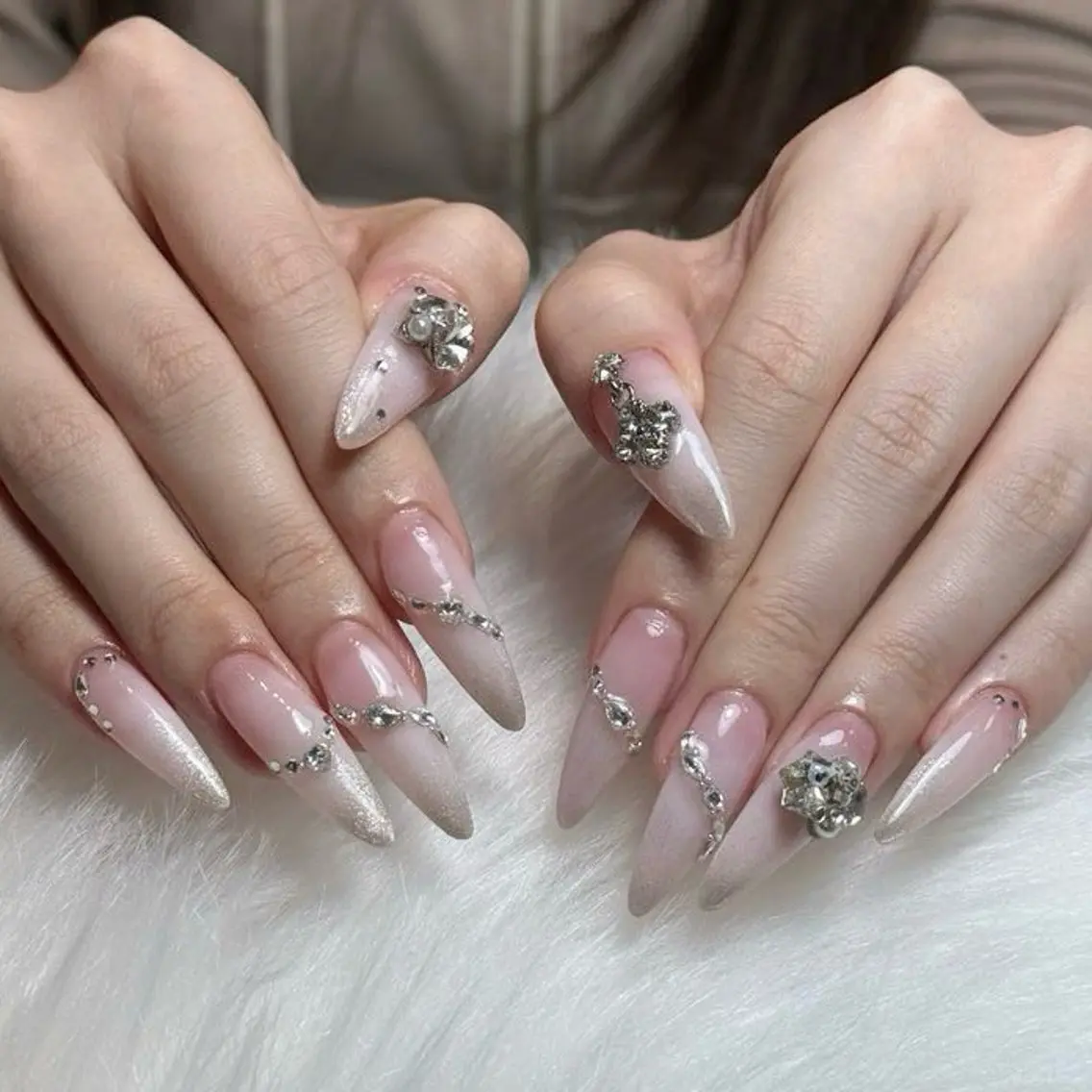 ネイル フレンチネイル ジェルネイル キラキラネイル 韓国ネイル マグネットネイル Julli NailStudioのネイルデザイン