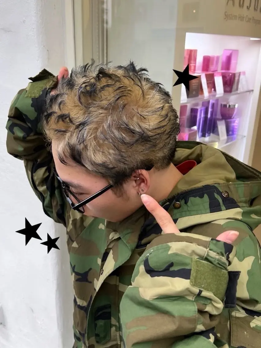 カラー メンズ 小野 眞白のヘアスタイル