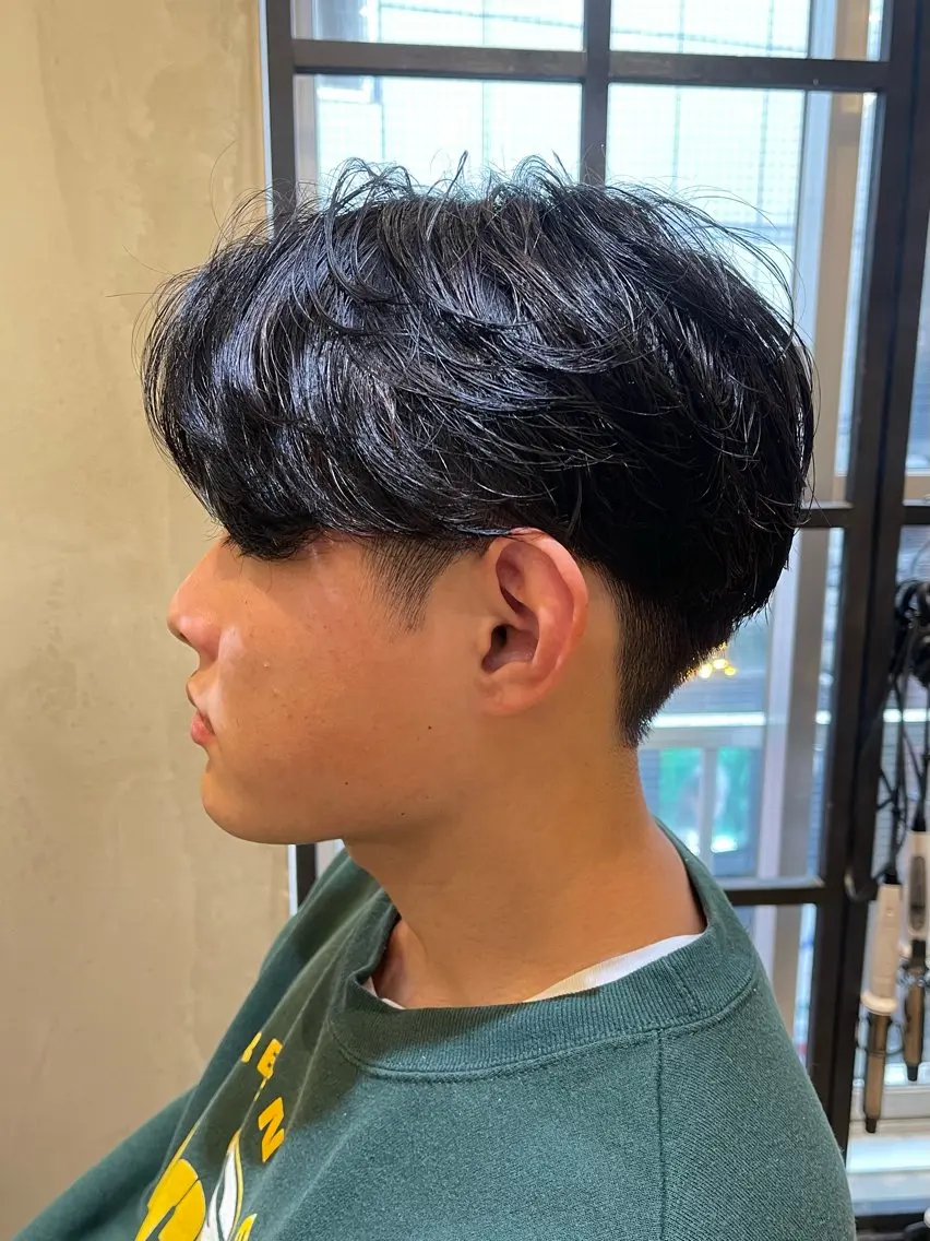 ショート パーマ メンズ ビジネス フェードカット メンズ韓国風 マッシュ メンズパーマ カット パーマ トリートメント ヘアセット 新宿メンズ専門 モテ清潔感パーマ特化のヘアスタイル